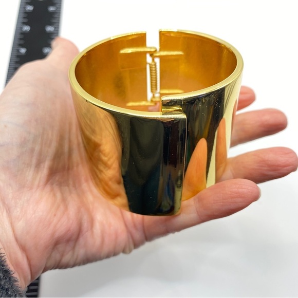 Wide Chunky Gold Tone Shiney Hinged Clamper Bracelet - Picture 1 of 6